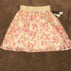 BNWT Studio 253 Floral Lace Skirt Size Medium